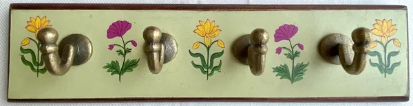 Handpainted_Antique_Look_Wooden_Wall_Hanger_With_4_Hooks_Pale_Green