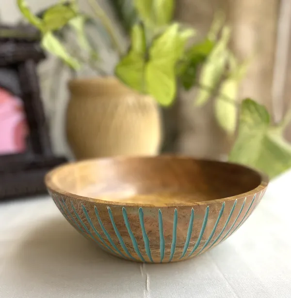 Handcrafted_Carved_Mango_Wood_Salad_Bowl