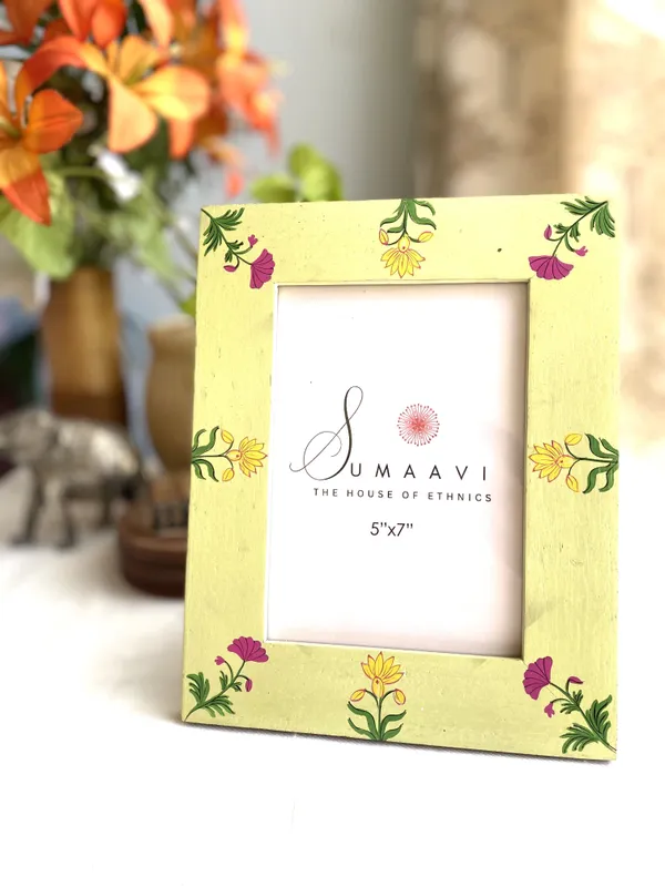 Handpainted_Antique_Look_Wooden_Photo_Frame_5_X_7_Pale_Green