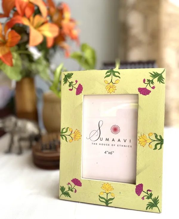 Handpainted_Antique_Look_Wooden_Photo_Frame_4_X_6_Pale_Green