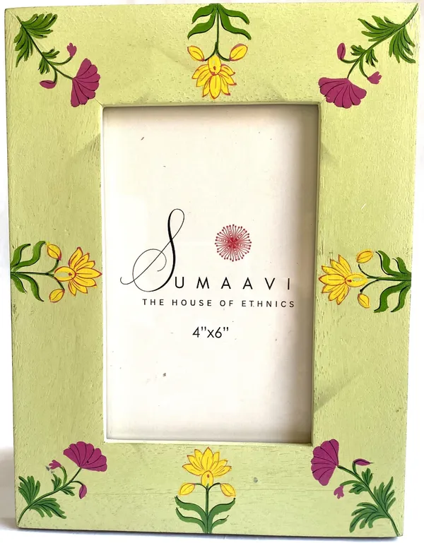 Handpainted_Antique_Look_Wooden_Photo_Frame_4_X_6_Pale_Green