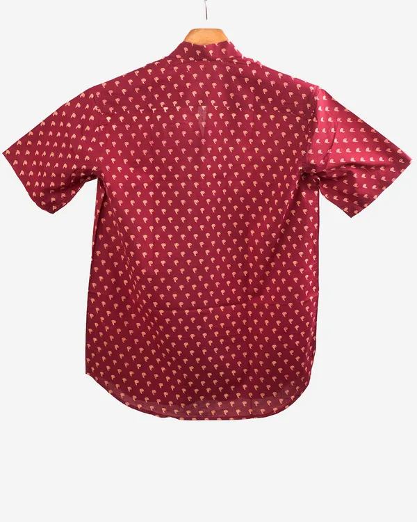 Hand_Blockprinted_Cotton_Half_Sleeve_Shirt_For_Men_Regular_Fit_Red_Small_Print