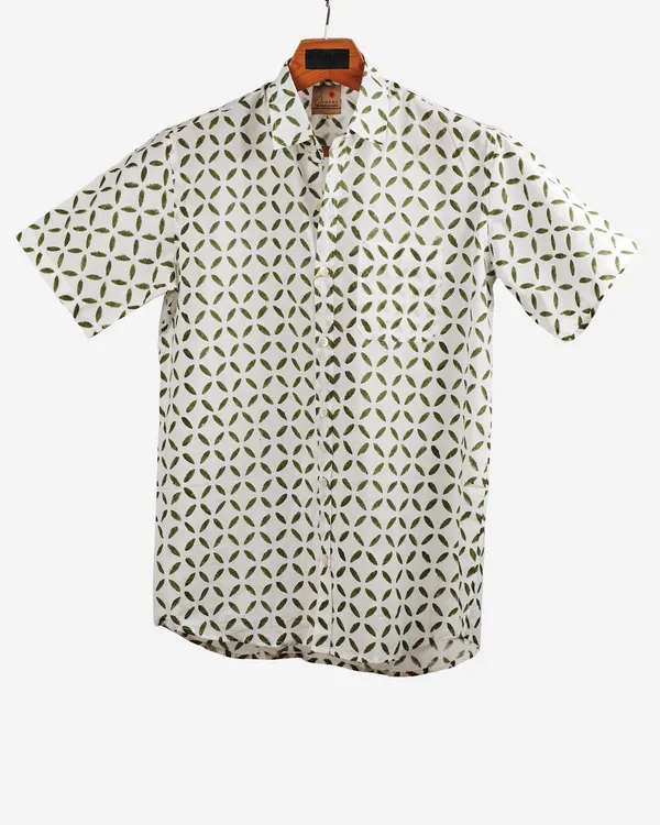 Hand_Blockprinted_Cotton_Half_Sleeve_Shirt_For_Men_Regular_Fit_White_Green_Motifs