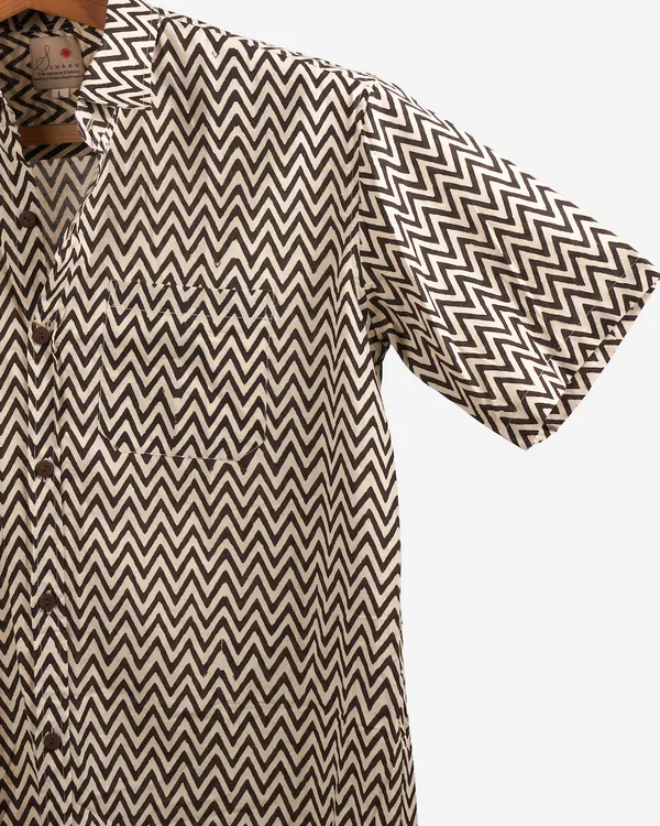 Hand_Blockprinted_Cotton_Half_Sleeve_Shirt_For_Men_Regular_Fit_Cream_Black_Chevron