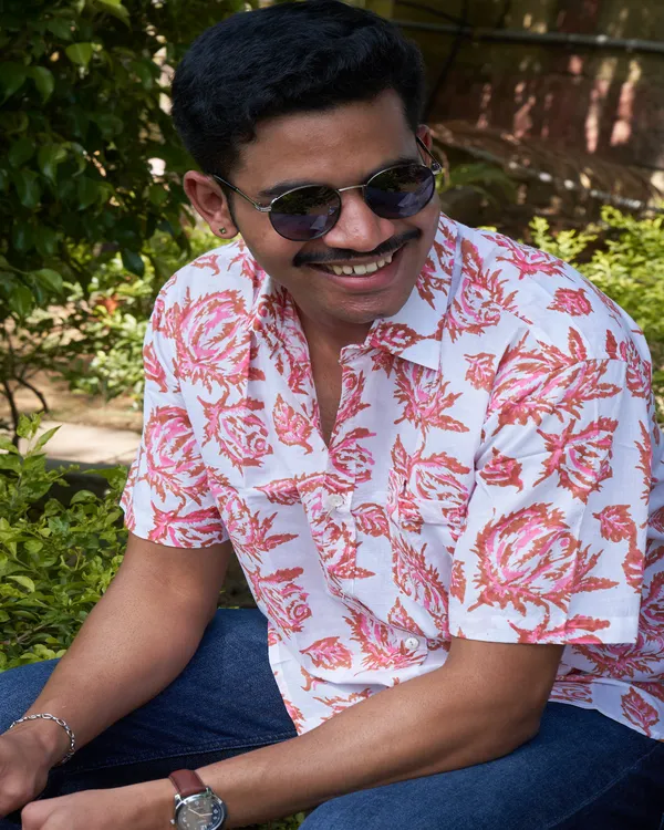 Hand_Blockprinted_Cotton_Half_Sleeve_Shirt_For_Men_Regular_Fit_White_Peach
