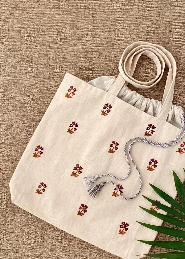 Handpainted_Balloon_Tote_Bag_Floral_Blockprint_Design_With_Mirror_Work
