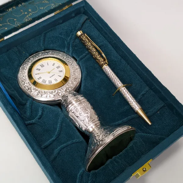 Handcrafted_Silver_Table_Clock_With_Silver_Ballpoint_Pen_Default_Title