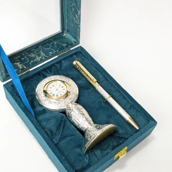 Handcrafted_Silver_Table_Clock_Small_With_Silver_Ballpoint_Pen_Default_Title