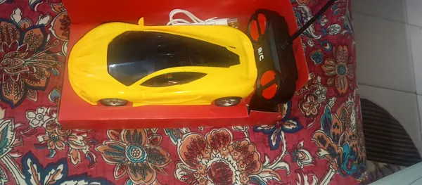 Yellow_Rechargeable_Remote_Control_Racing_Car