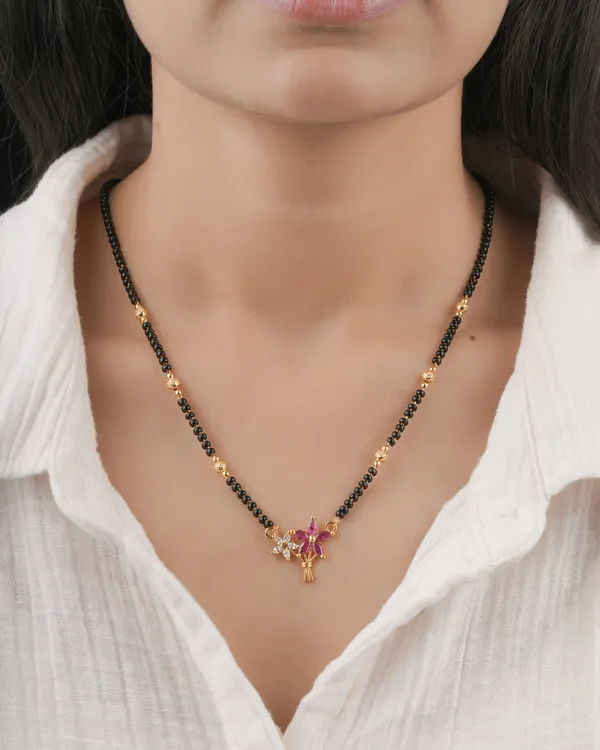 Black_Beaded_Floral_Pendant_Mangalsutra_For_Women