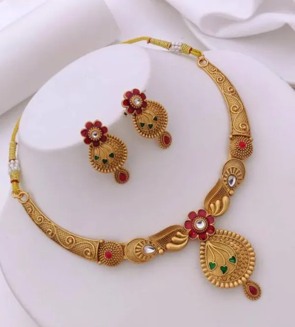 Gold_Traditional_Necklace_And_Earrings_Set_for_Women