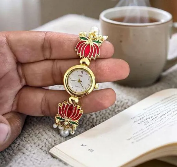 Gold_Tone_Floral_Pendant_Watch_Set_for_Women