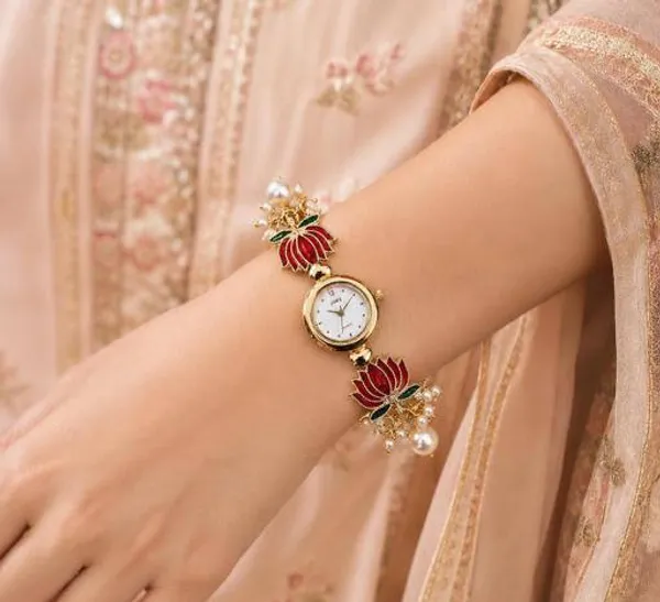 Gold_Tone_Floral_Pendant_Watch_Set_for_Women