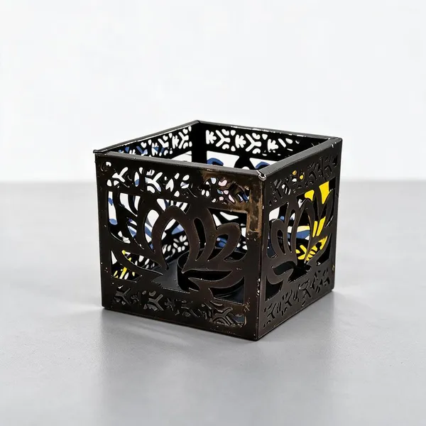 Gold_Metal_Candle_Holder_For_Home_Decor
