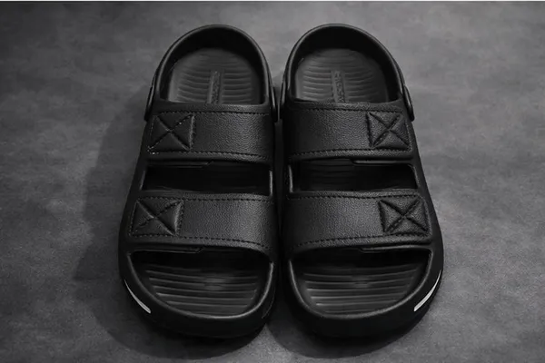 Voolio_Urban_Glide_Slides_Black_Edition_Premium_Comfort_Sandals_With_Back_Strap_Lightweight_Sport_Luxe_Slides