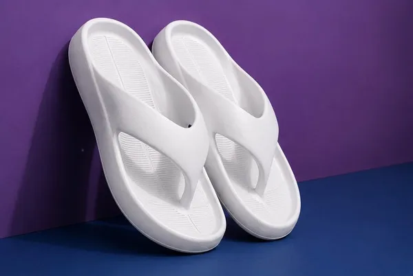 Voolio_Cloudstep_Flip_Slides_White_Edition_Ultra_Soft_Comfort_Slippers_Lightweight_Premium_Everyday_Wear