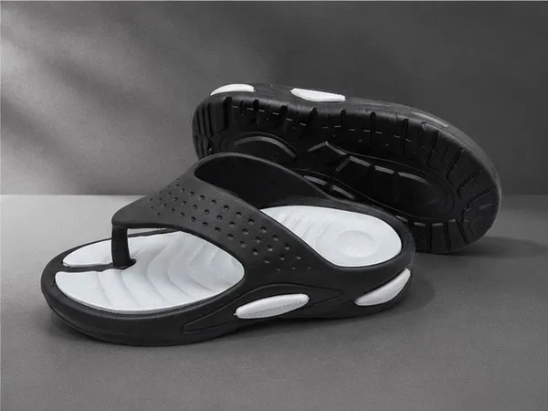 Voolio_Mens_Black_White_Comfort_Flip_Flops