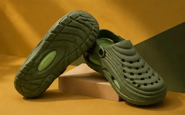 Voolio_Flex_Comfort_Clogs_For_Men_Women_Lightweight_Slip_On_Sandals_With_Adjustable_Strap