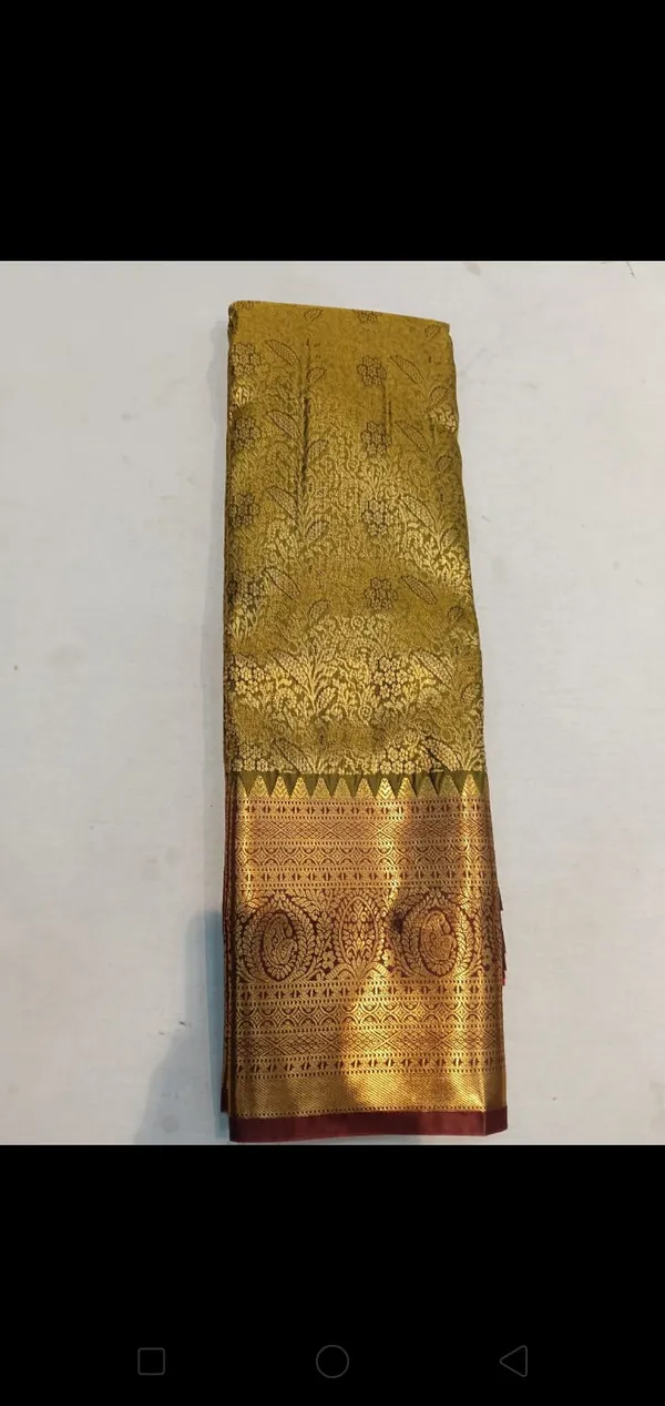 Gold_Brocade_Traditional_Saree_for_Women
