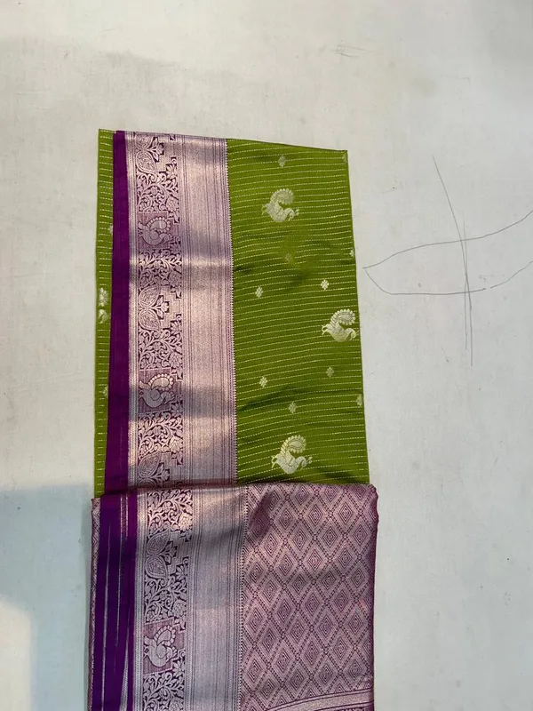 Green_Woven_Traditional_Saree_for_Women