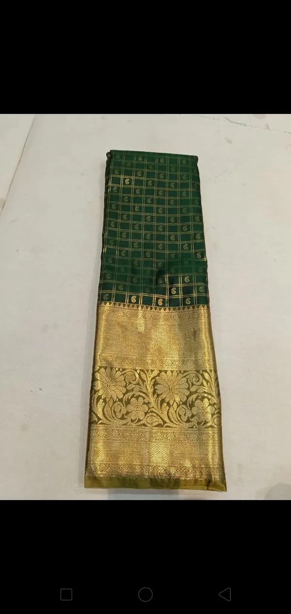 Green_Traditional_Zari_Border_Saree_for_Women