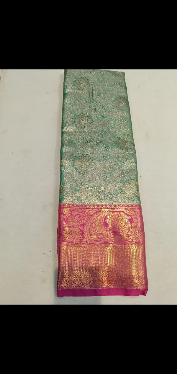 Green_Woven_Traditional_Saree_For_Women