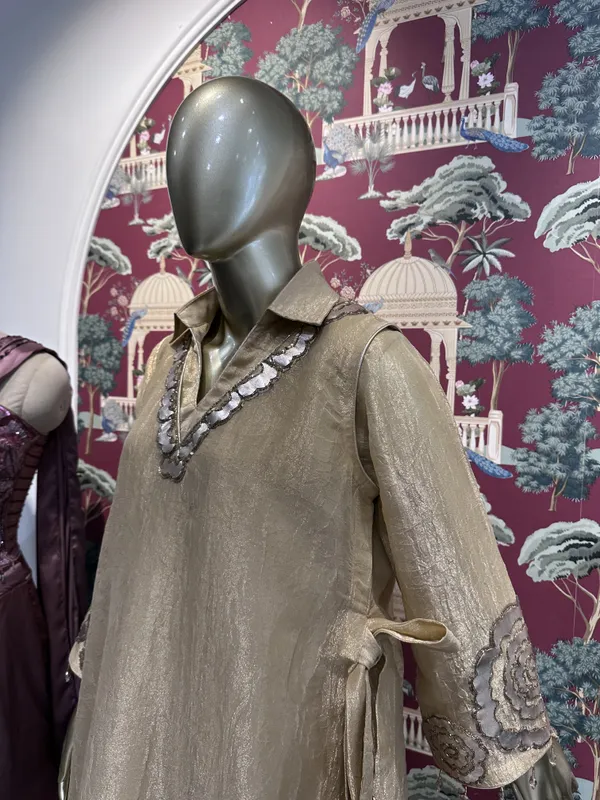 Gold_Crushed_Tissue_Straight_Kurta_For_Women