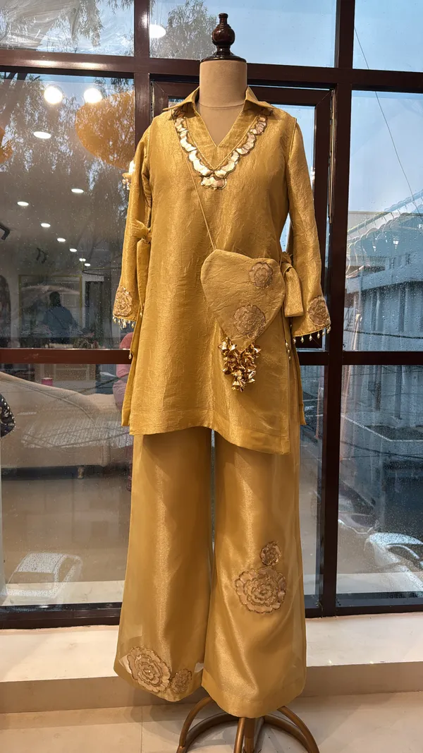 Gold_Crushed_Tissue_Straight_Kurta_For_Women