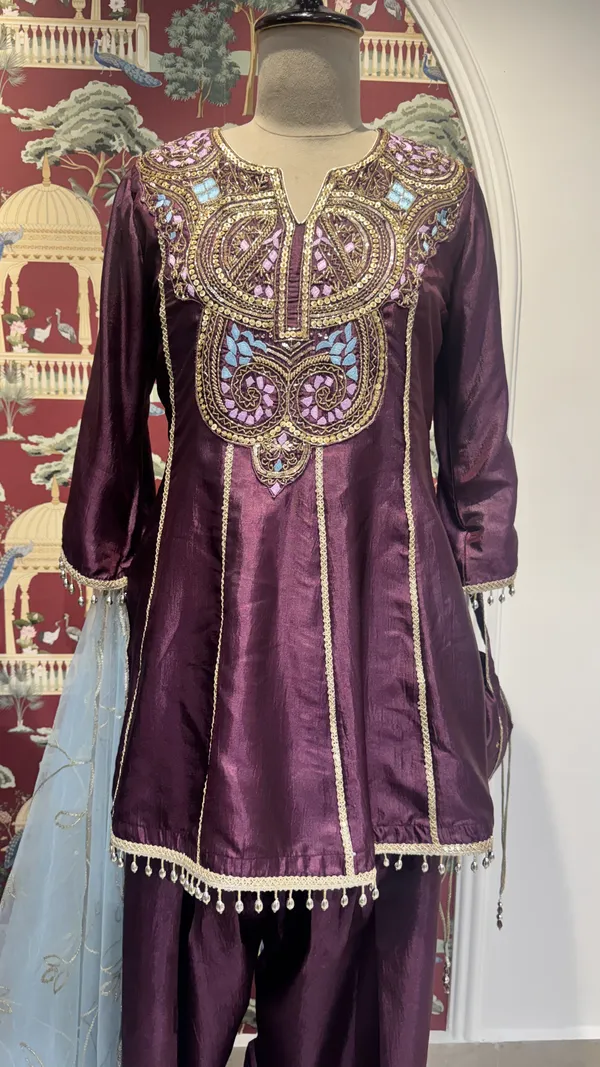 Purple_Silk_Embellished_Ethnic_Suit_Set_For_Women