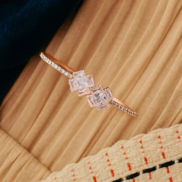 Rose_Gold_Crystal_Embellished_Bangle_for_Women