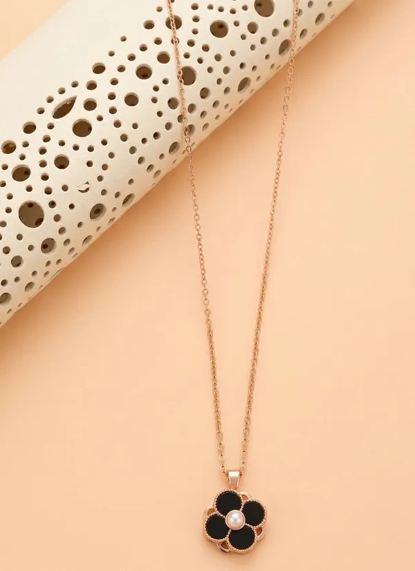 Rose_Gold_Black_Clover_Pendant_Necklace_for_Women