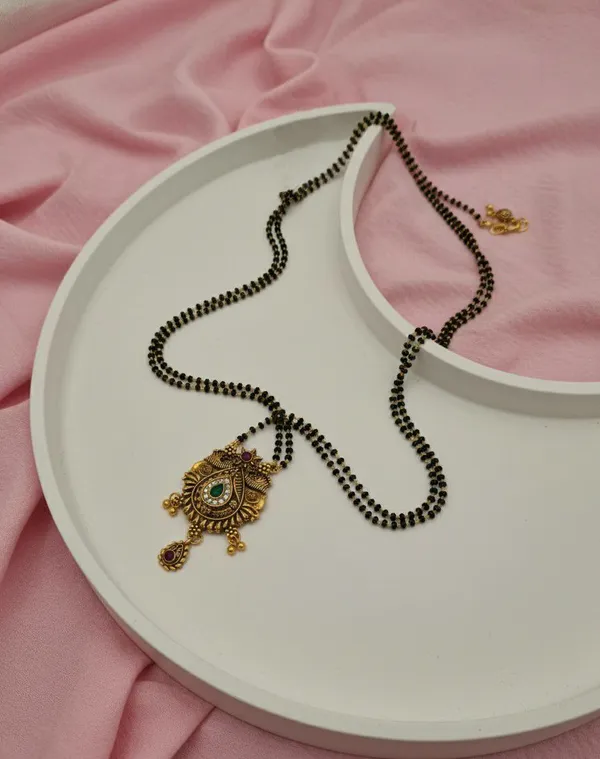 Black_Beaded_Traditional_Mangalsutra_Necklace_for_Women