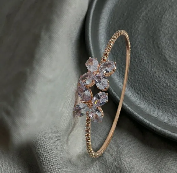Rose_Gold_Floral_Crystal_Bangle_for_Women