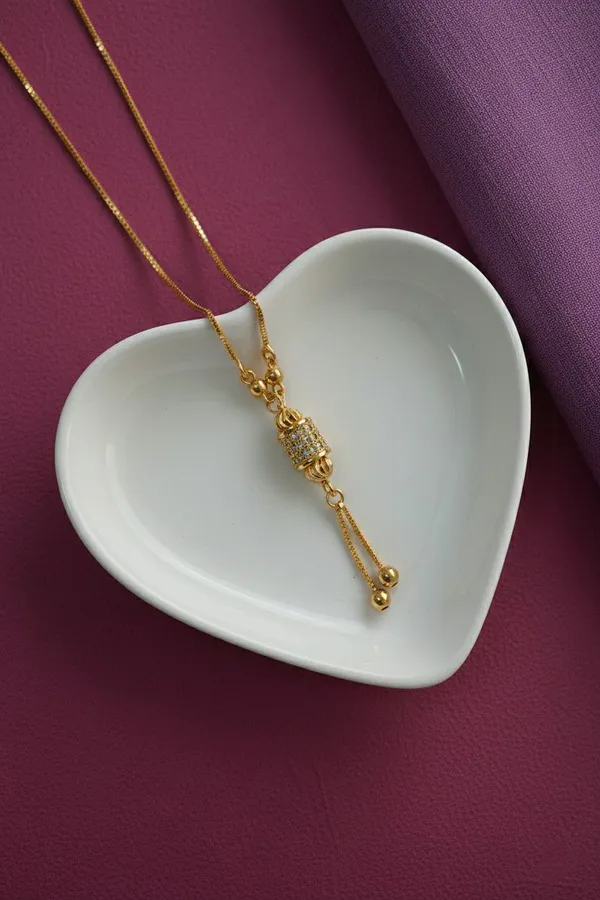 Gold-Tone_Ornate_Pendant_Necklace_for_Women