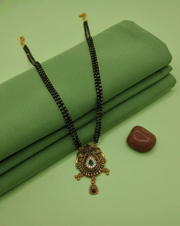 Black_Beaded_Traditional_Mangalsutra_Necklace_for_Women