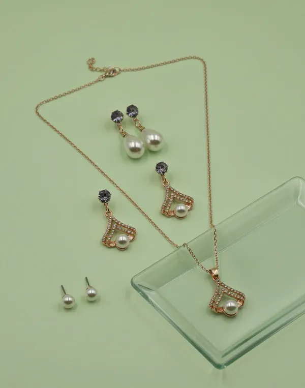 Rose_Gold_Pearl_Pendant_And_Earrings_Set_for_Women