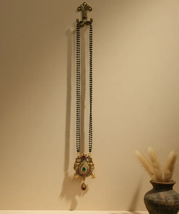 Black_Beaded_Traditional_Mangalsutra_Necklace_for_Women