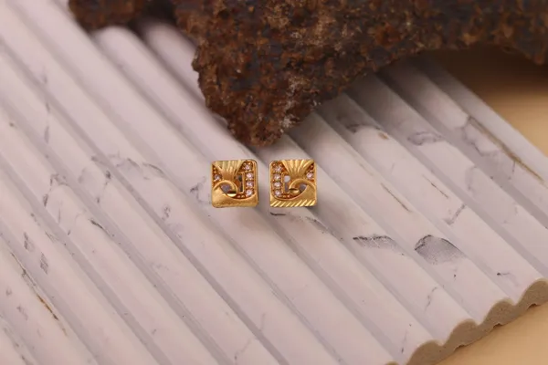 Gold_Tone_Square_Rhinestone_Stud_Earrings_for_Women