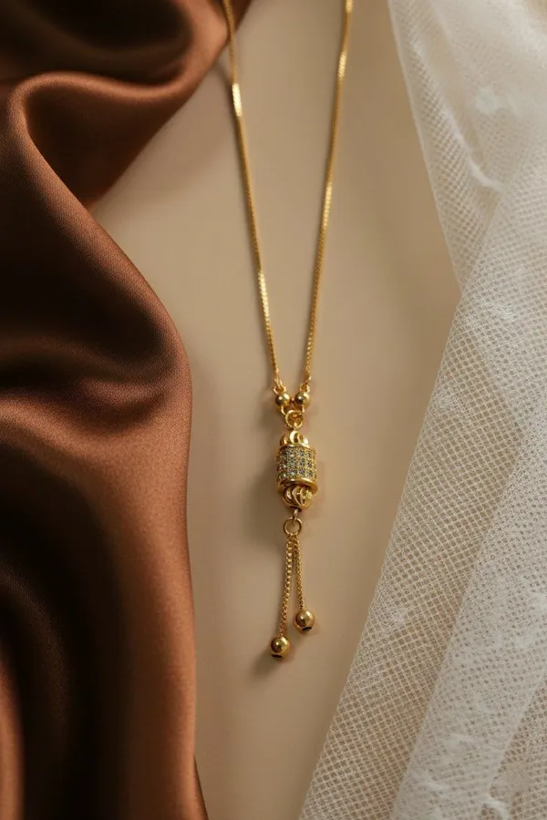 Gold-Tone_Ornate_Pendant_Necklace_for_Women