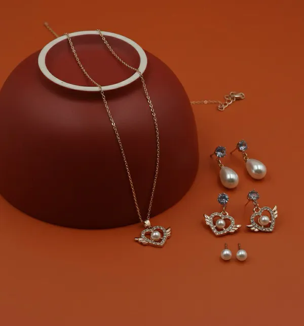 Gold_Tone_Pearl_Heart_Necklace_And_Earrings_Set