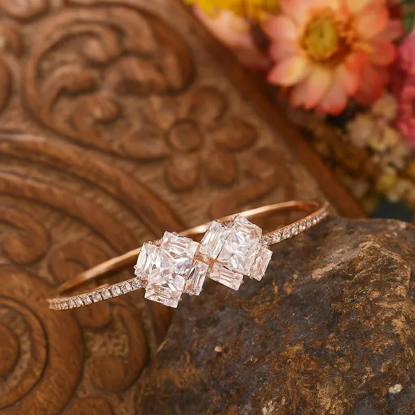 Rose_Gold_Crystal_Embellished_Bangle_for_Women