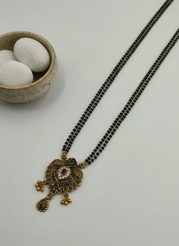 Black_Beaded_Traditional_Mangalsutra_Necklace_for_Women