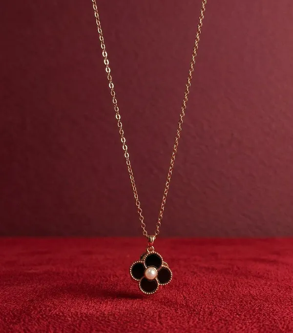 Rose_Gold_Black_Clover_Pendant_Necklace_for_Women