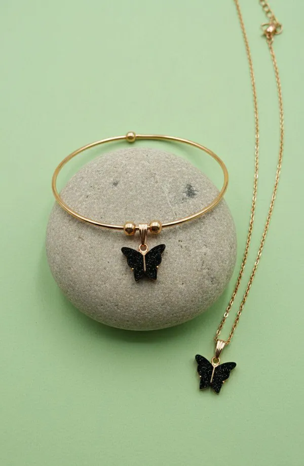 Gold-Toned_Butterfly_Necklace_And_Bracelet_Set_for_Women