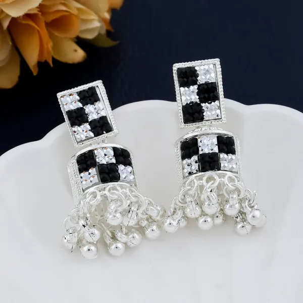 Silver_Black_And_White_Beaded_Drop_Earrings_for_Women