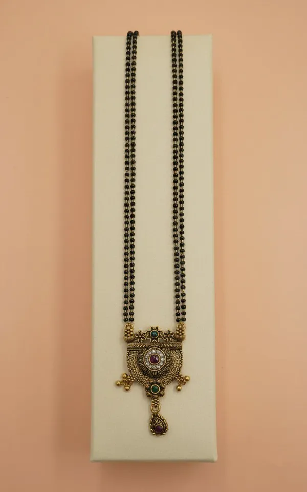 Black_Bead_Traditional_Mangalsutra_Necklace_for_Women