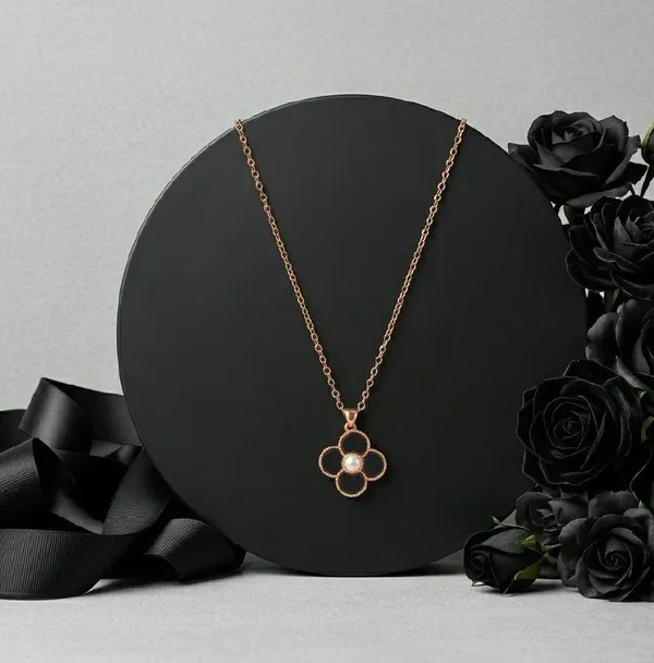 Rose_Gold_Black_Clover_Pendant_Necklace_for_Women