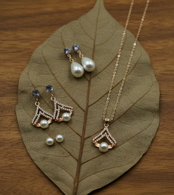 Rose_Gold_Pearl_Pendant_And_Earrings_Set_for_Women