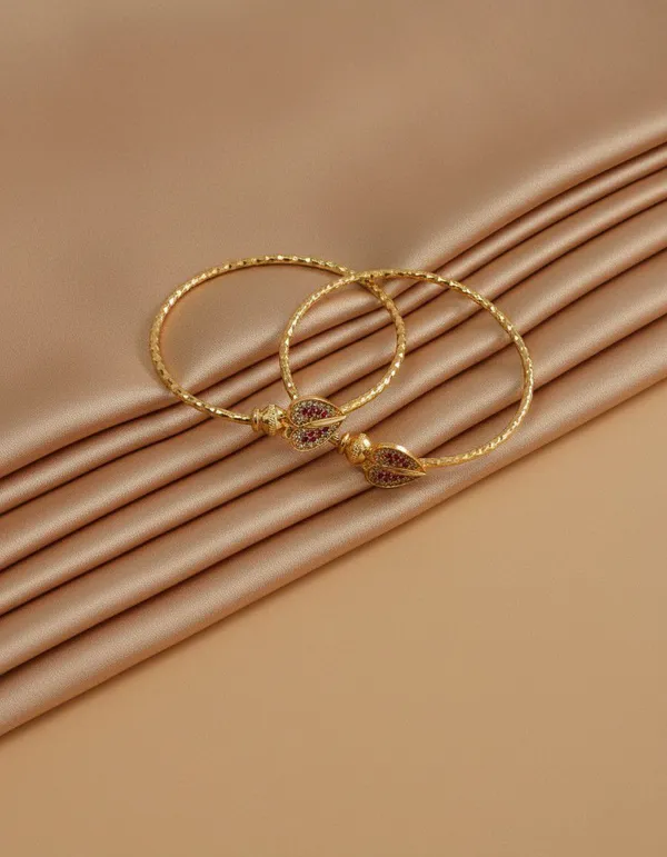 Gold_Tone_Heart_Motif_Stone_Studded_Bangles_for_Women