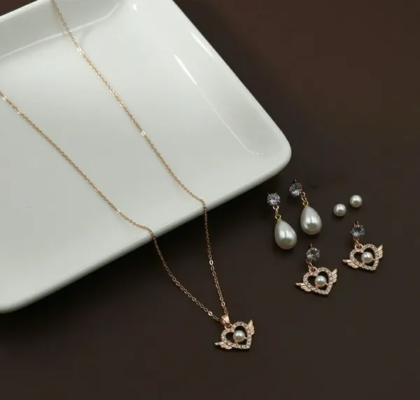Gold_Tone_Pearl_Heart_Necklace_And_Earrings_Set